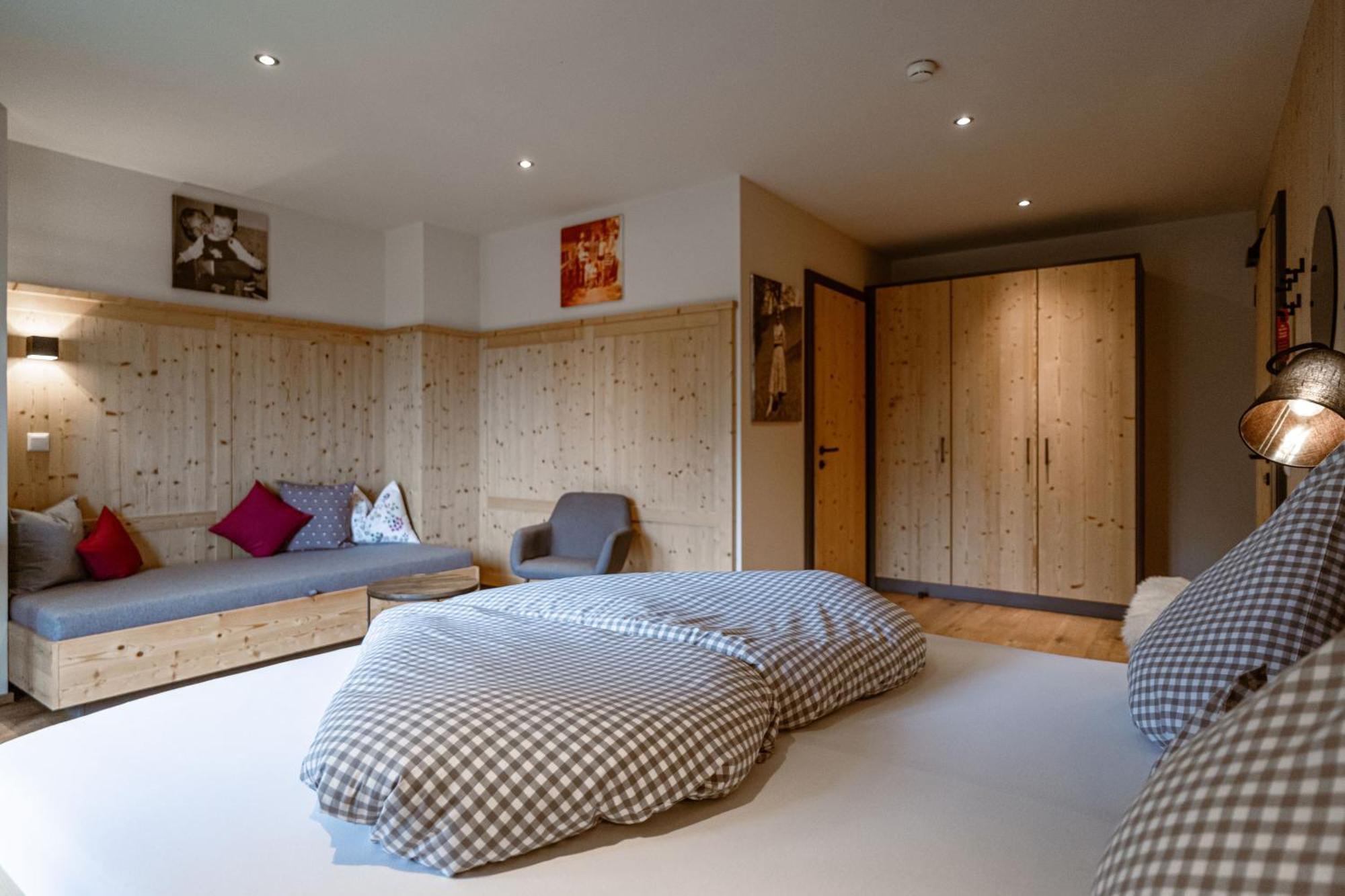 Hotel Landhaus Tirolerherz Sankt Ulrich am Pillersee Chambre photo
